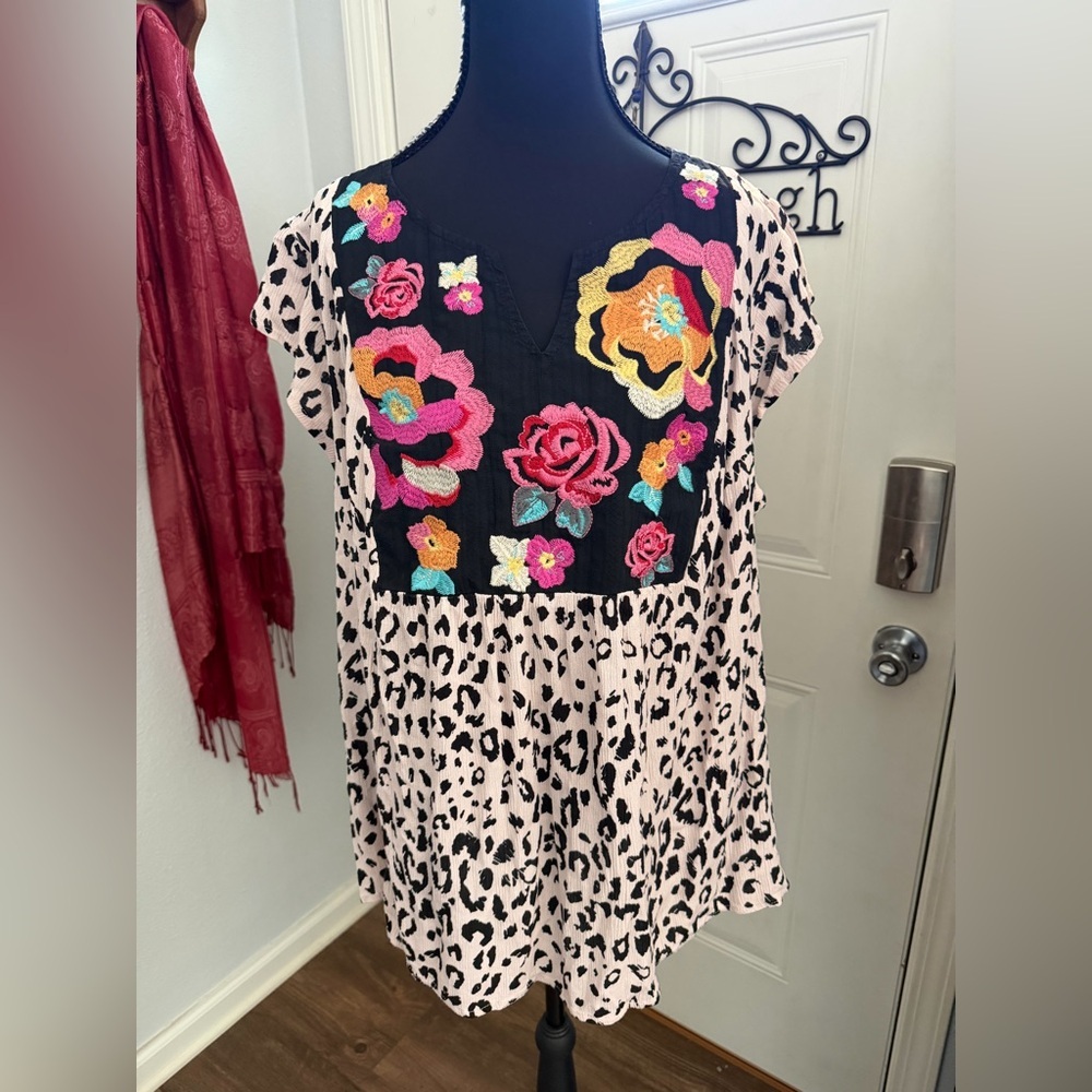 Savanna Jane v neck boho tunic cheetah floral embroidery size 1X - Picture 2 of 7